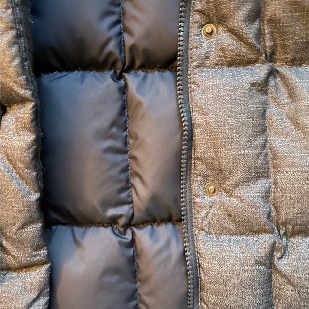 The North Face Women’s Charcoal Puffer Jacket - Picture 3 of 6